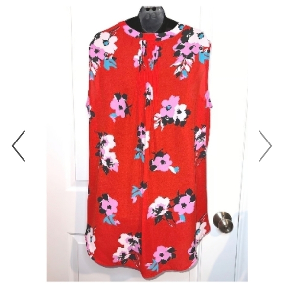 NWT CHELSEA & THEODORE RED SLEEVELESS FLORAL BLOUSE LARGE - Picture 3 of 9